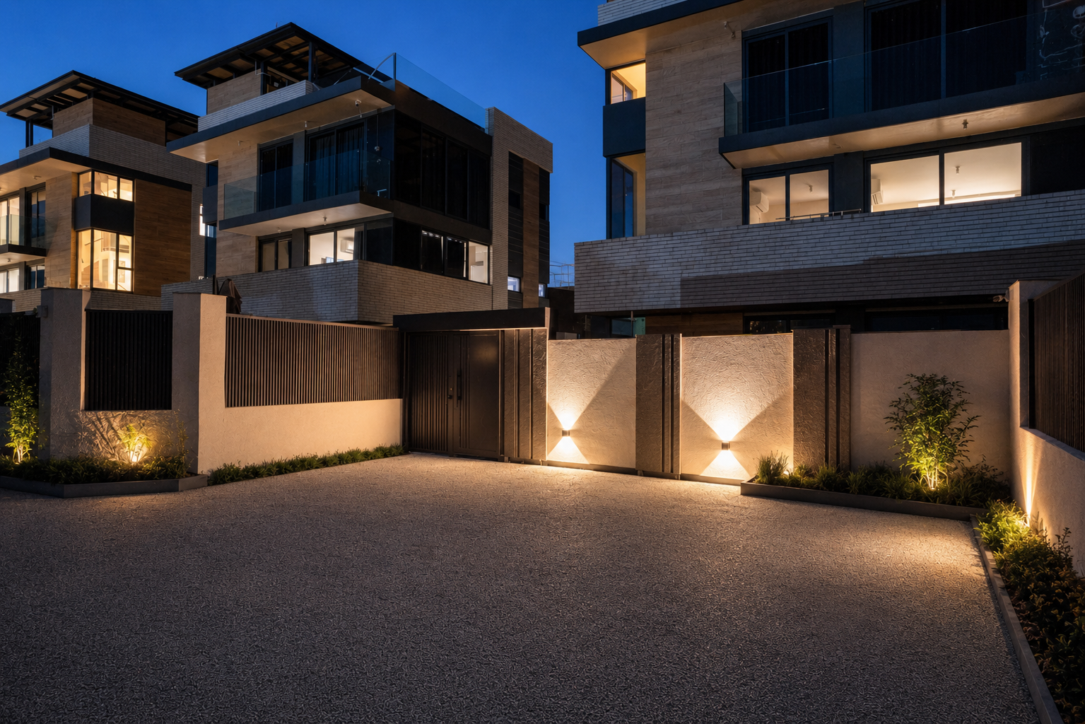 張園 residences illuminated at twilight